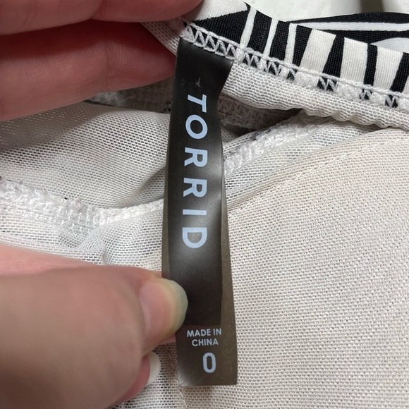 Torrid 0 geo print one piece swimsuit black and white - Picture 8 of 9